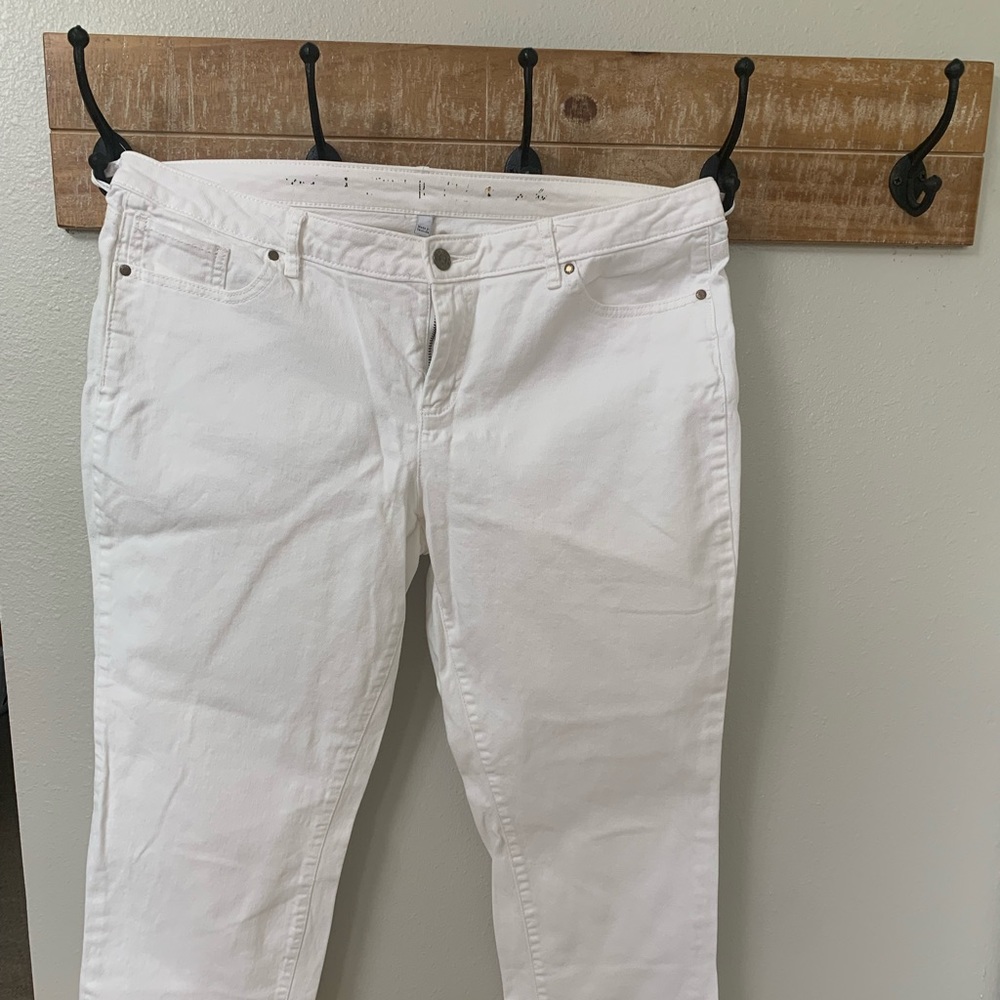 Jennifer Lopez white jeans